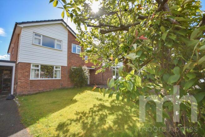 4 bed property, in CHARLECOTE ROAD, £425,000
