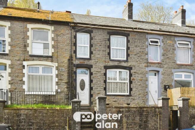 3 bed property, in Tanycoed Street, £120,000