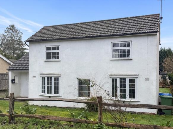 3 bed property, in Chalet Hill, £450,000