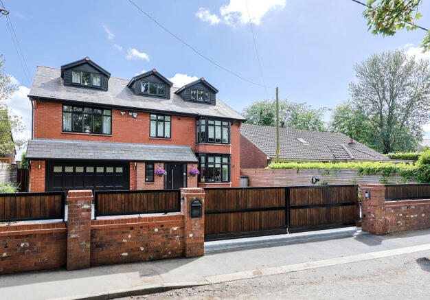 6 bed property, in School Lane, £925,000