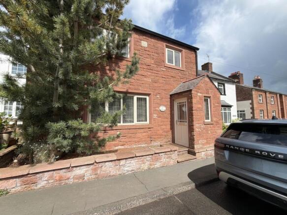 3 bed property, in Wetheral, £325,000