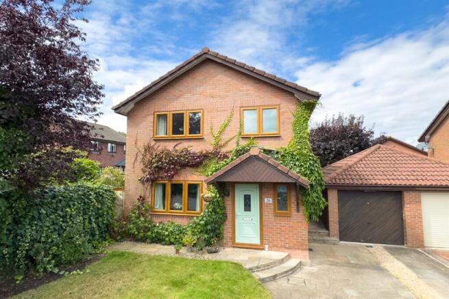 3 bed property, in The Orchards, £360,000