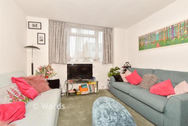 2 bed property, in Cheriton Road, £180,000