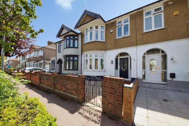 3 bed property, in Woodbridge Road, £550,000