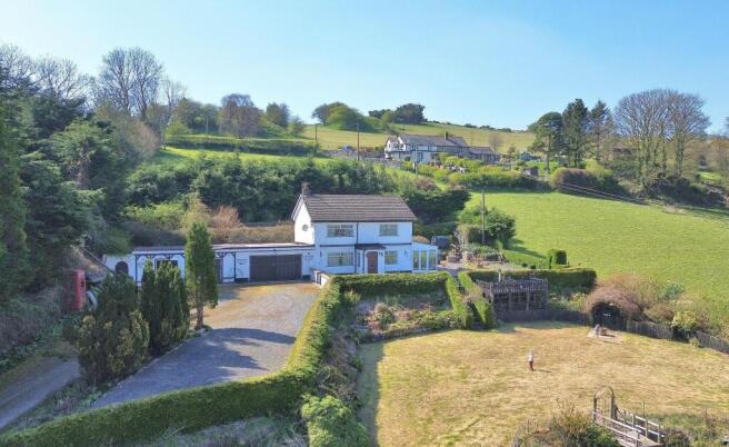4 bed property, in Ffordd Las, £575,000