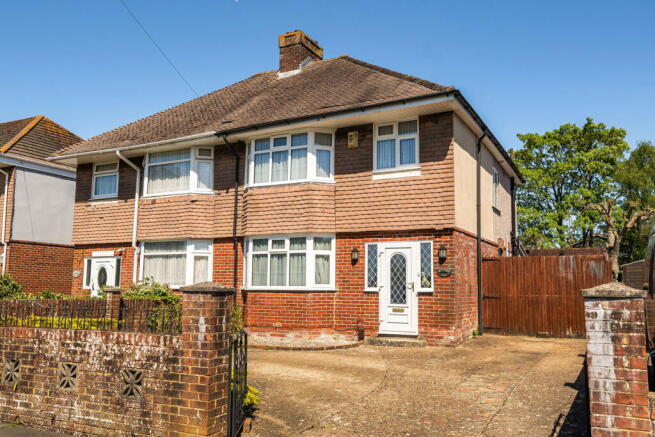 3 bed property, in Valentine Avenue, £350,000