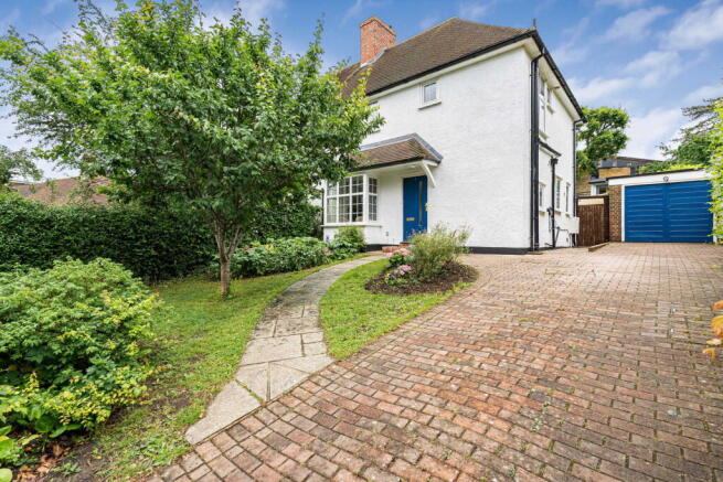 3 bed property, in Hedgeway, £700,000