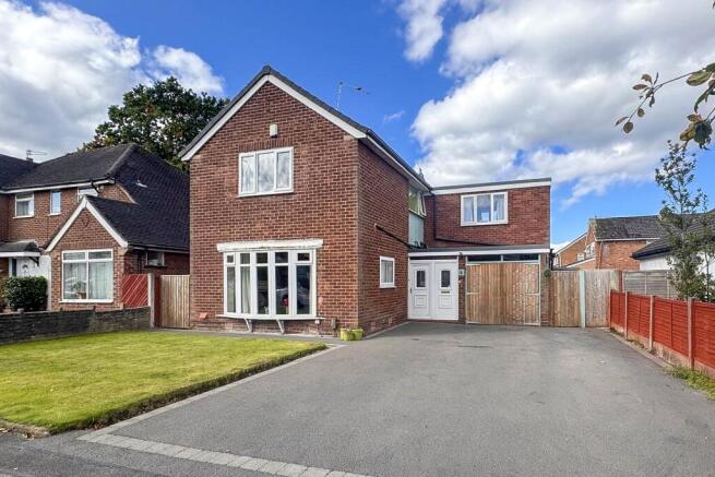 4 bed property, in Silverdale Road, £500,000