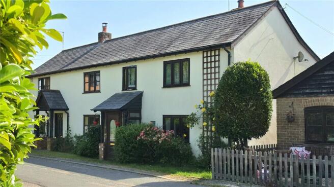 3 bed property, in Shaftesbury Road, £325,000