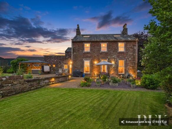 4 bed property, in Townhead, £450,000