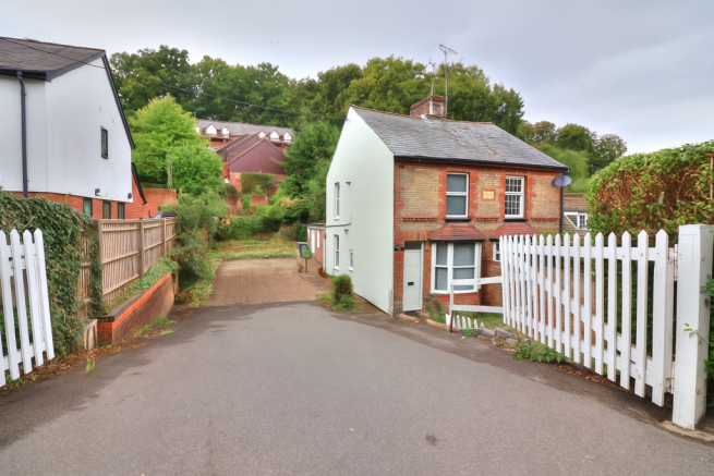 2 bed property, in New Road, £400,000
