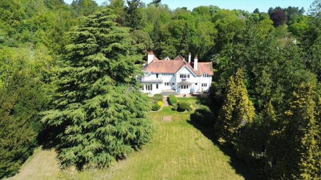 8 bed property, in Harpsden Bottom, £2,950,000