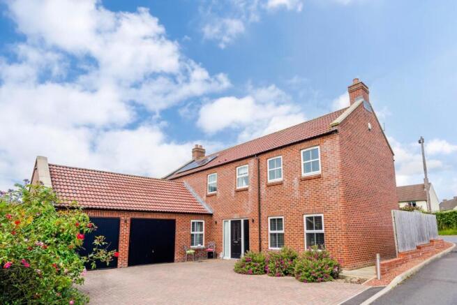 3 bed property, in High Onstead, £475,000