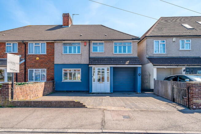 4 bed property, in Colyers Lane, £500,000