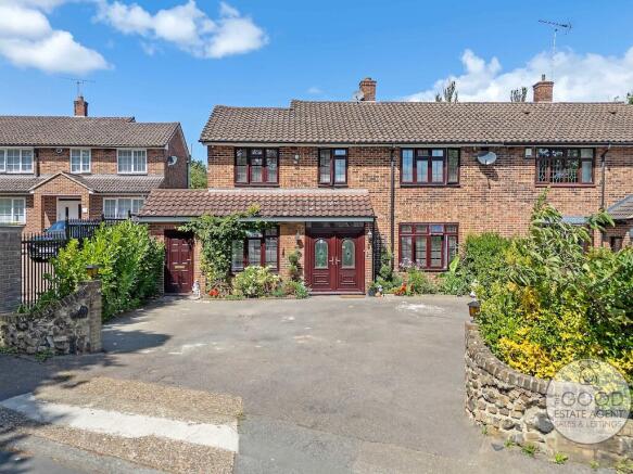 5 bed property, in Wellfields, £1,300,000