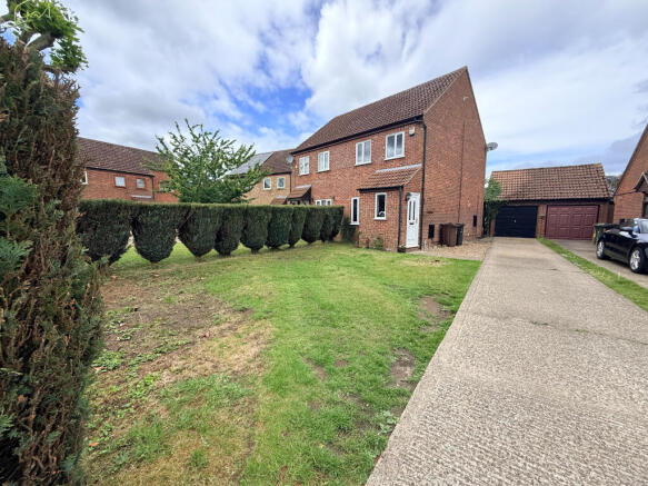 2 bed property, in High View Drive, £220,000