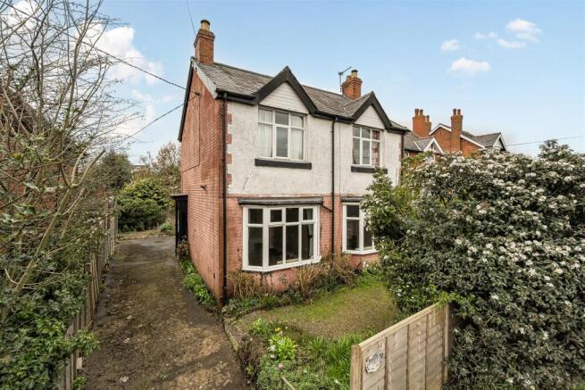 3 bed property, in Conway, £125,000
