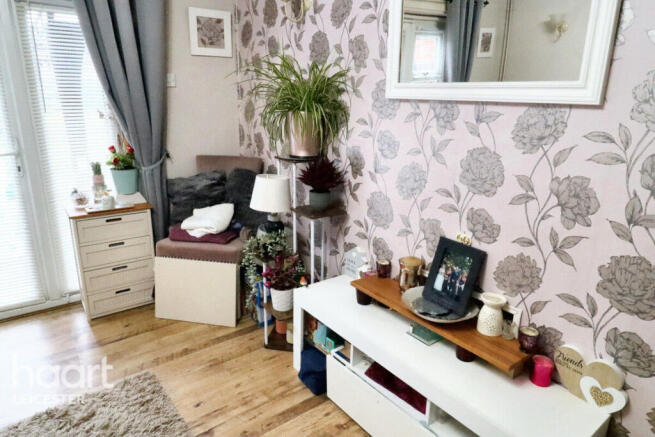 3 bed property, in The Avenue, £265,000