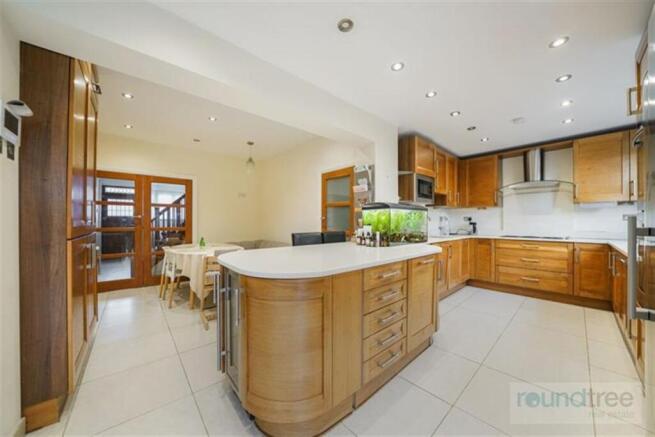 4 bed property, in Vaughan Avenue, £1,325,000