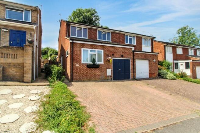 3 bed property, in Marigold Walk, £520,000