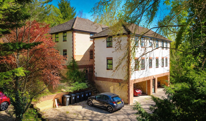 2 bed property, in Beechfield Road, £250,000