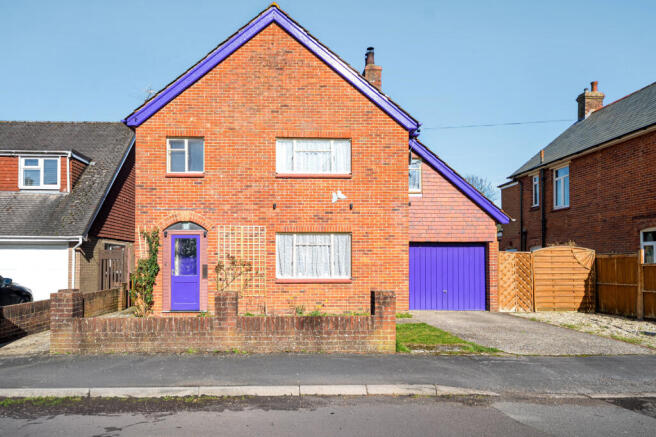 3 bed property, in Queens Road, £650,000