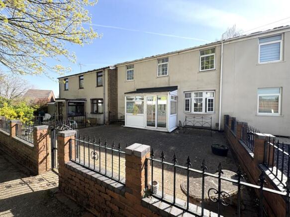 3 bed property, in Mersey Road, £125,000