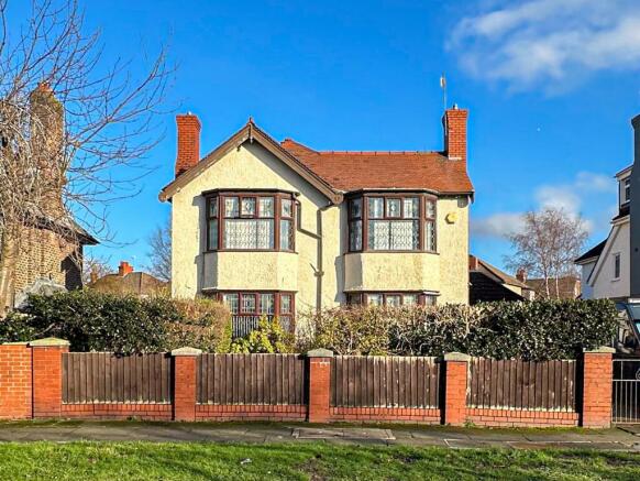 4 bed property, in Mather Avenue, £775,000