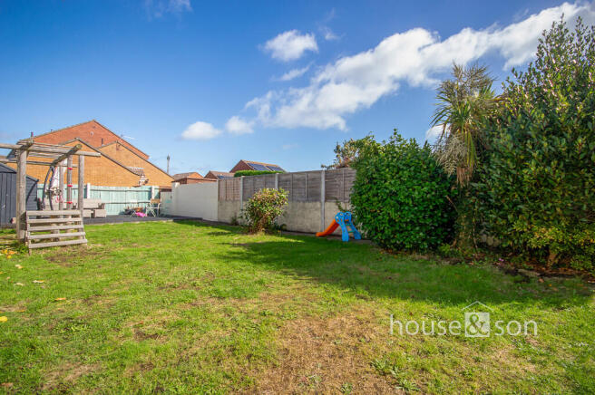 3 bed property, in Kingswell Road, £425,000
