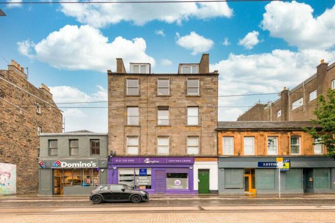 2 bed property, in 125 (4F), £215,000