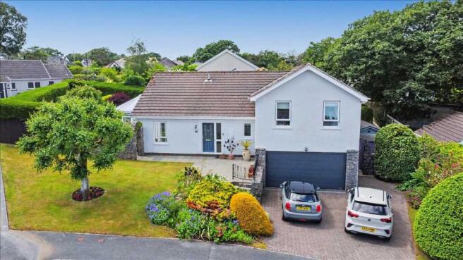 4 bed property, in 10 Nyth Gwennol, £525,000