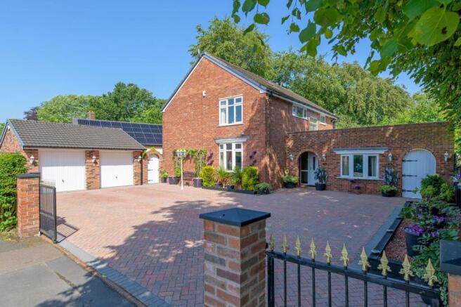 5 bed property, in Chapel Lane, £600,000