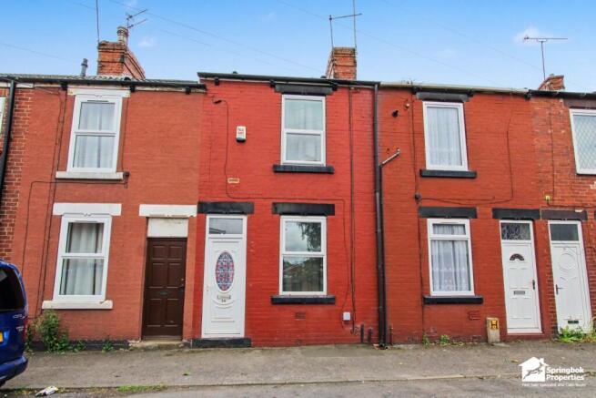 2 bed property, in Grove Lane, £80,000