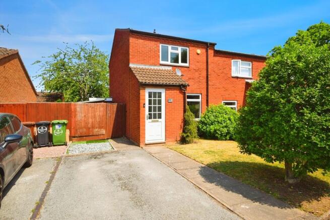 2 bed property, in Rainsbrook Drive, £300,000