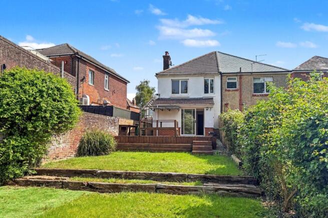 2 bed property, in Bitterne, £335,000