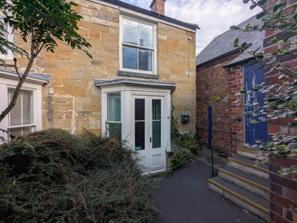 1 bed property, in 58 Westgate, £110,000