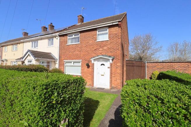 3 bed property, in Hillside Road, £195,000