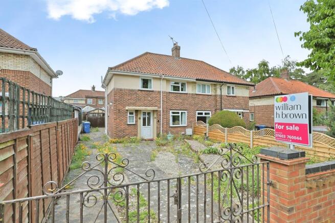 3 bed property, in Waterloo Park Avenue, £270,000