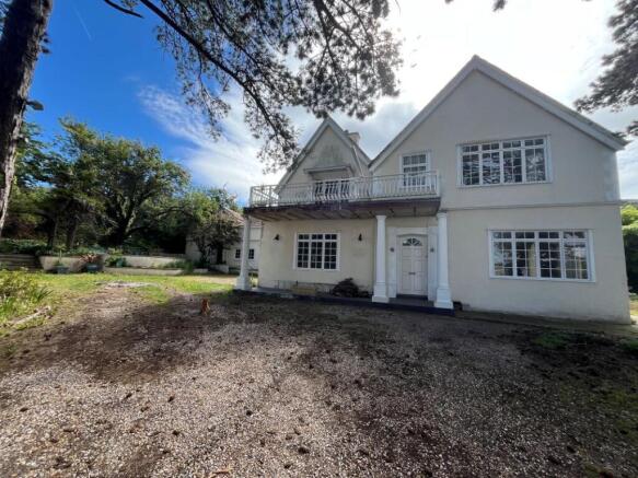 5 bed property, in Bryncliffe Lodge, £390,000