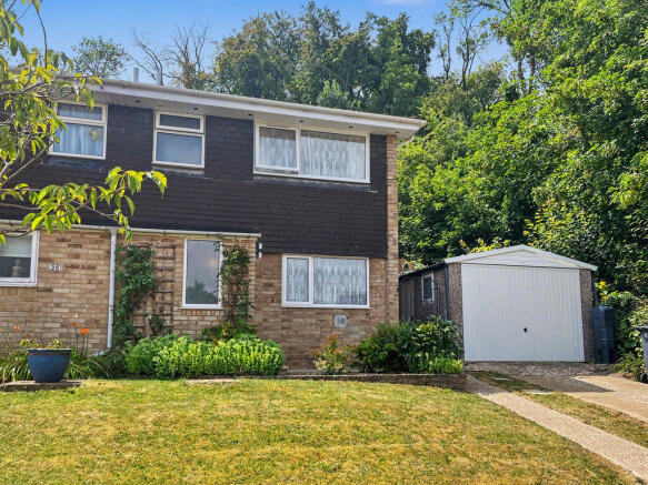 3 bed property, in Dean Garden Rise, £475,000