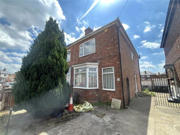 3 bed property, in Claremont Road, £130,000
