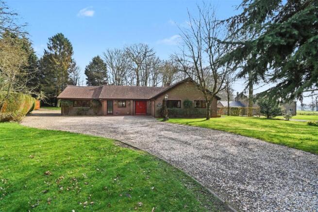 4 bed property, in Hall Lane, £525,000