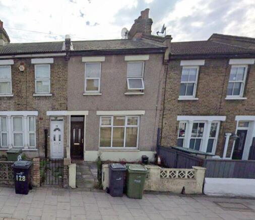 6 bed property, in 126 Eardley Road, £695,000