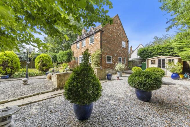 4 bed property, in Shelton, £535,000