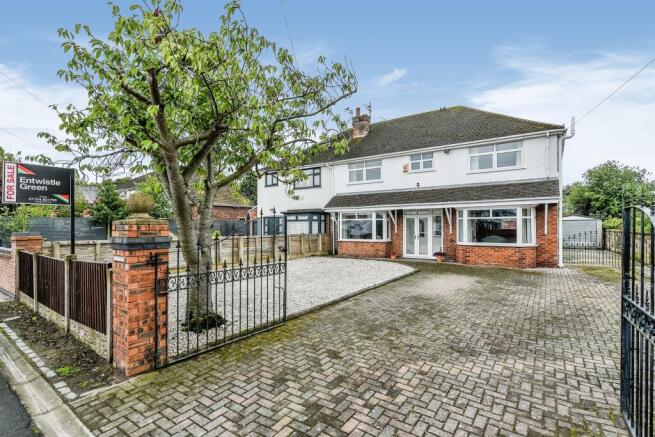 4 bed property, in Liverpool Road, £420,000