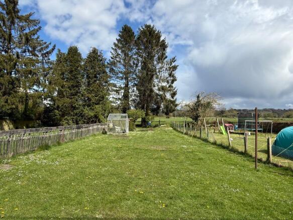 3 bed property, in Park Lane, £250,000