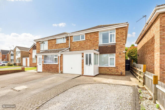 3 bed property, in Malvern Crescent, £270,000