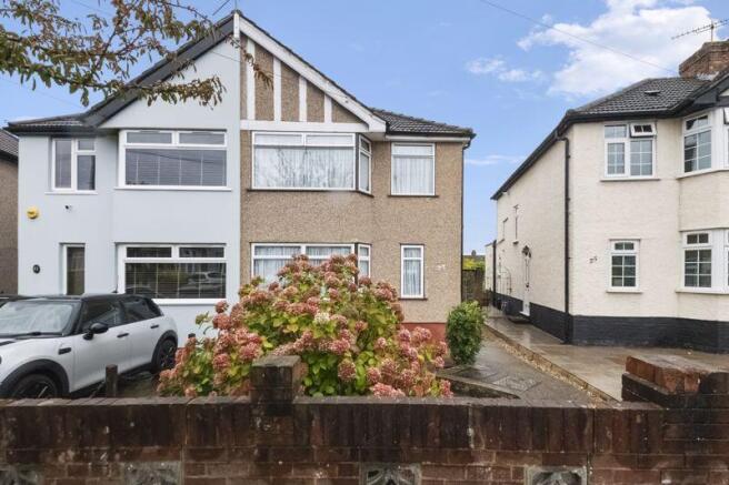3 bed property, in Clauson Avenue, £520,000