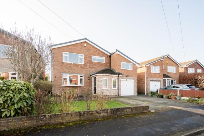 5 bed property, in New Acres, £495,000