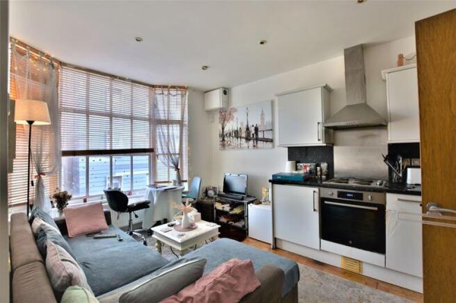 1 bed property, in Clasketgate, £93,000